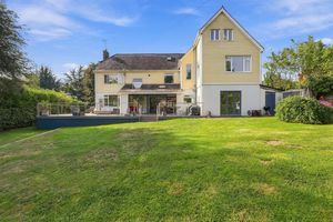 LAKESIDE LODGE- click for photo gallery